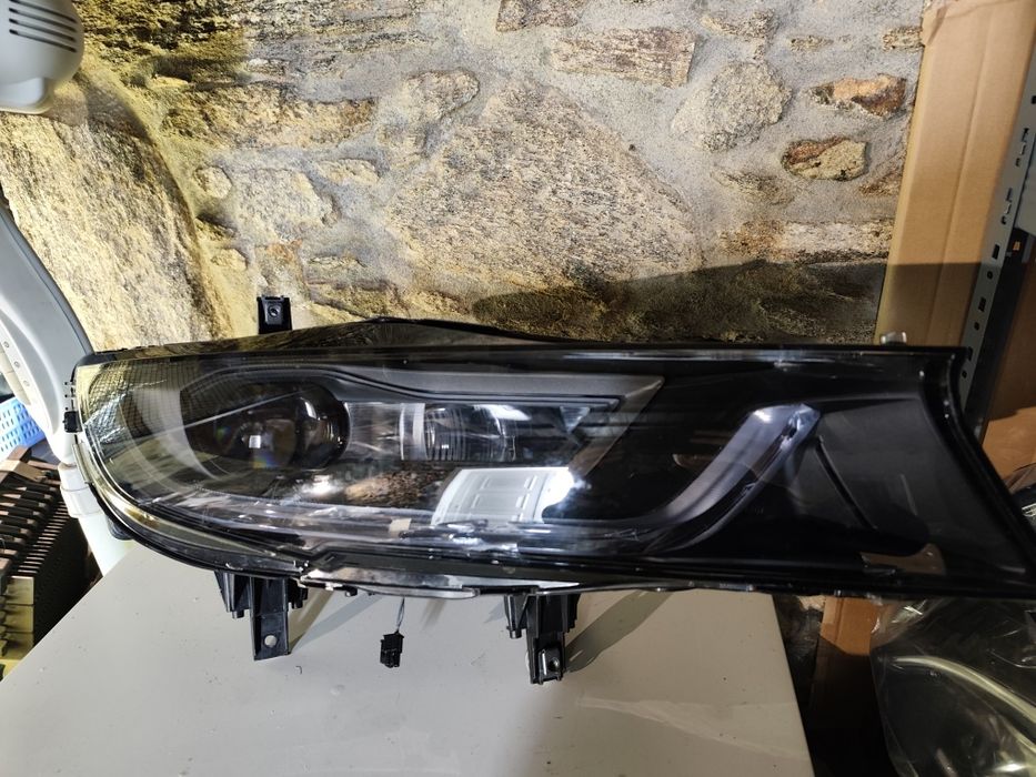 Farol BMW i8 I12 ótica led original usado