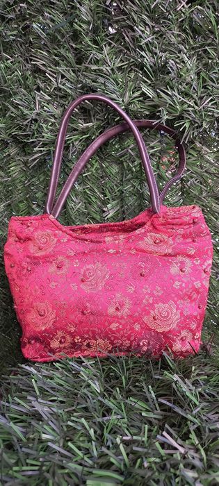 Mala de Mão Jacquard Floral com Bordado de Contas Metálicas – Exclusiva
