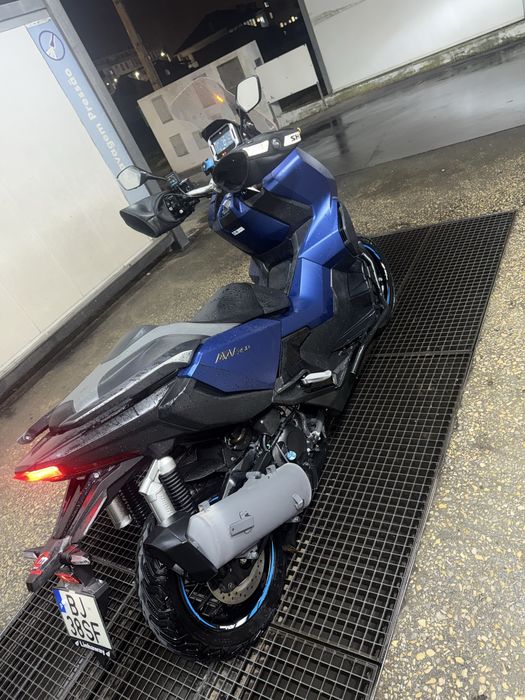 Honda ADV 350cc.