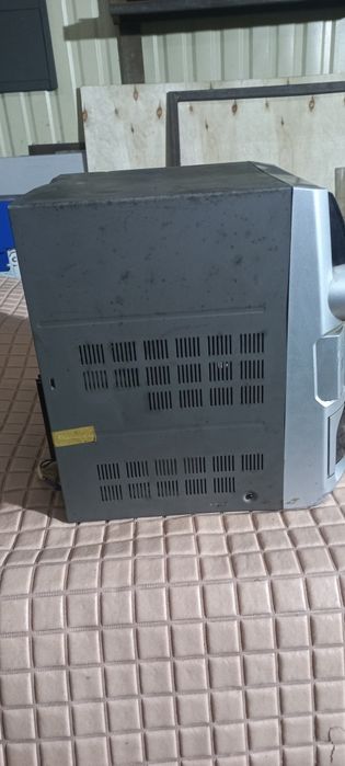 Музичний центр JVC MX-J 550R, в мережу вмикається, радіо працює