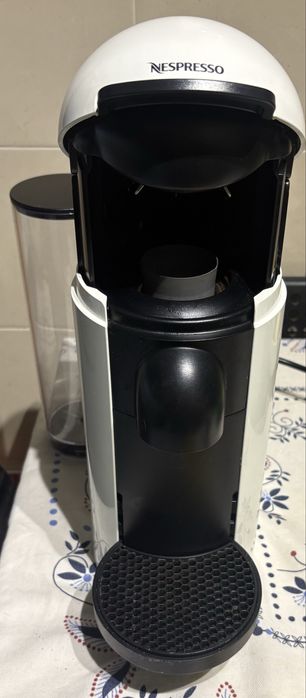 Máquina café Nespresso Vertuo Plus White C
