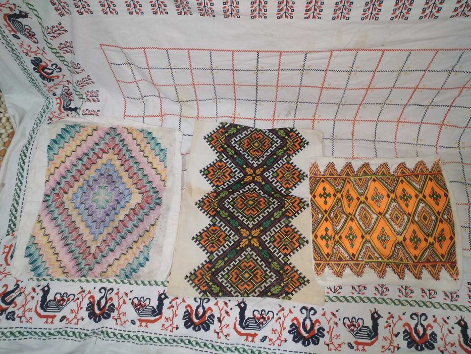 3 вишиті наволочки 1 лотом