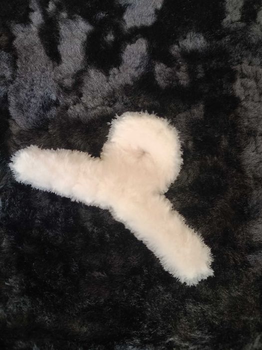 Пухнаста заколка