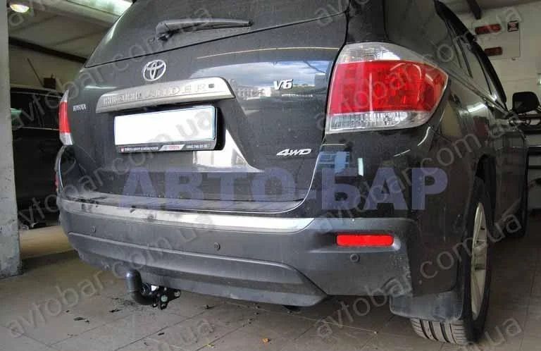 Фаркоп Toyota Highlander. Прицепное устройство Тойота Хайлендер.