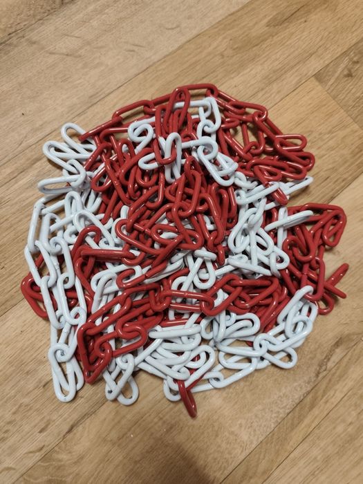 Łańcuch biało-czerwony. Metalowy. 10mb.