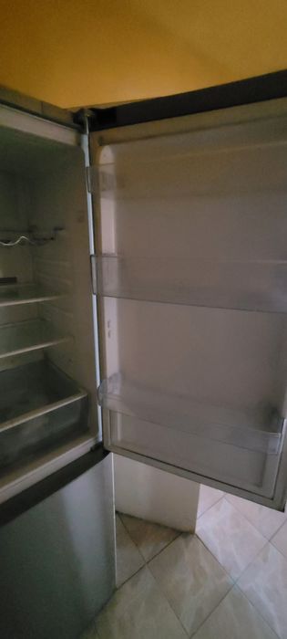 Lodówka no Frost bez rozmrażania srebrna inox Beko 180cm uszkodzona