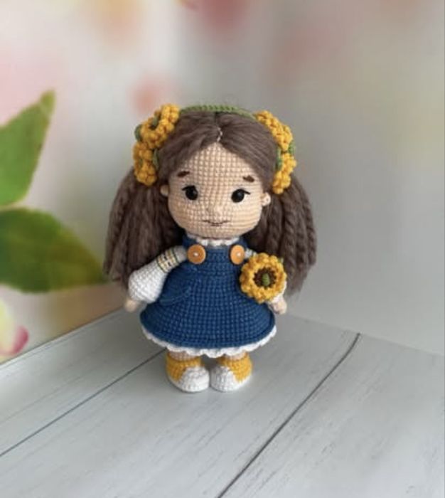Лялька дівчинка з соняшниками