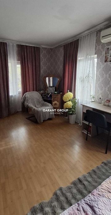 Продається двоповерховий будинок