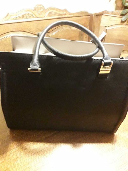 Elegancka czarna torebka  firmy H&M