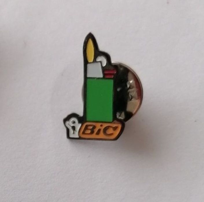 Pin isqueiro da marca francesa BIC