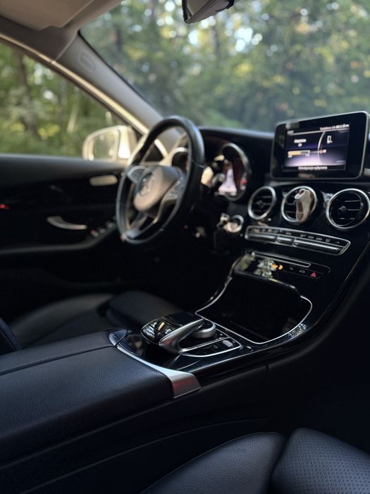 Mercedes-Benz C 220d 2018 • 2.2 Diesel