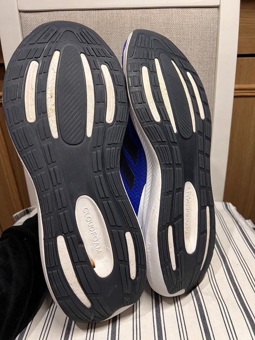 Adidas кросівки