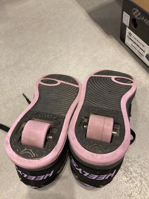 Кроссовки на колесиках heelys