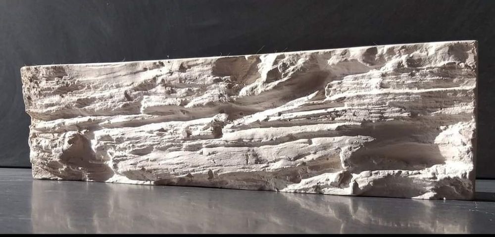 Molde de resina para fabricação placas de gesso imitação madeira.