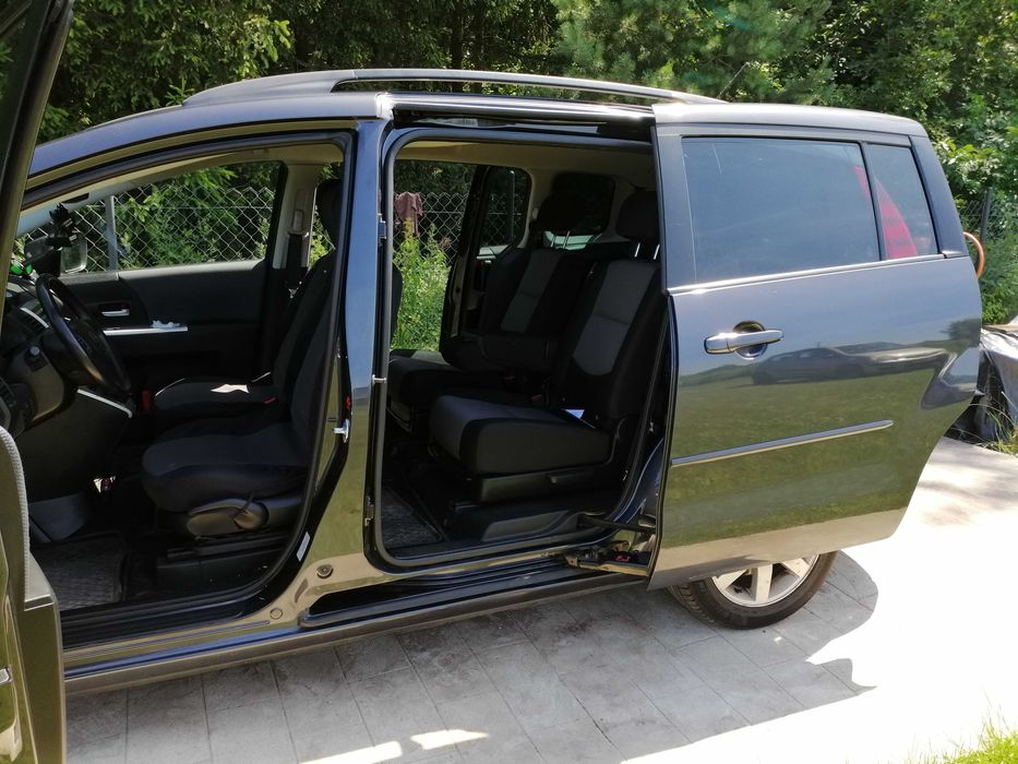 Mazda 5 samochód osobowy