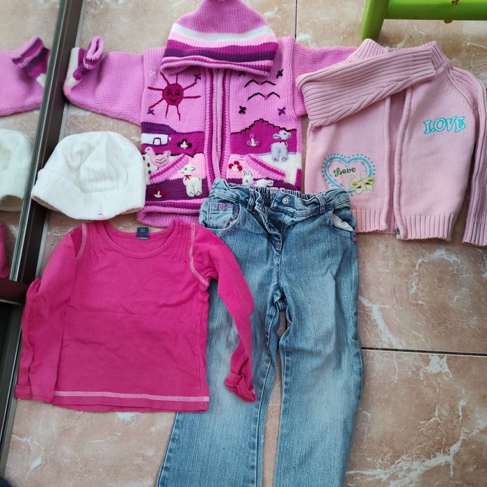 Віддам теплі кофти для дівчинки