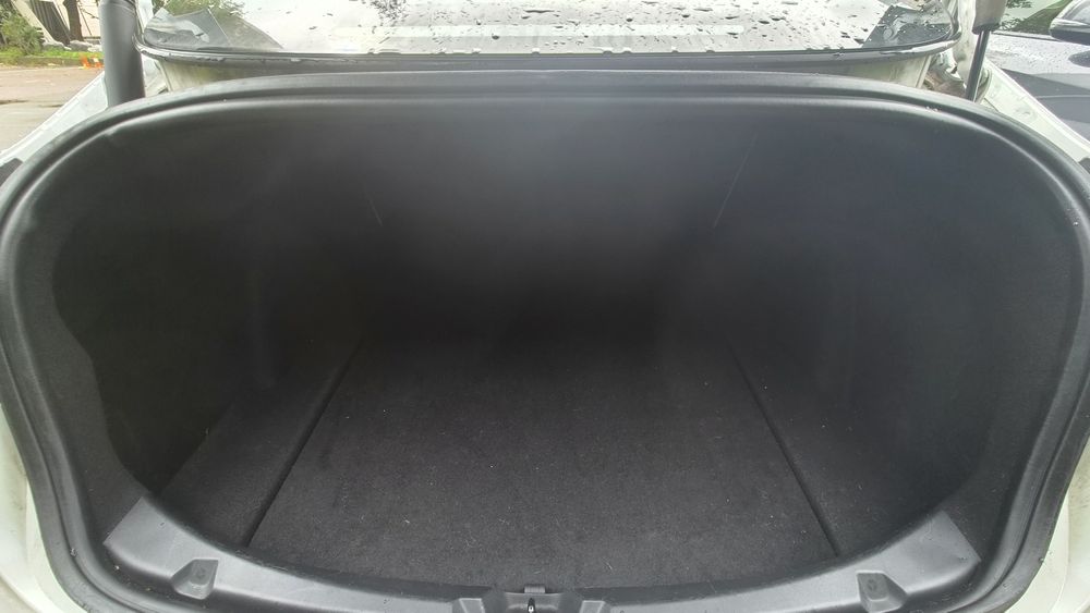 Tesla model 3 2021 року