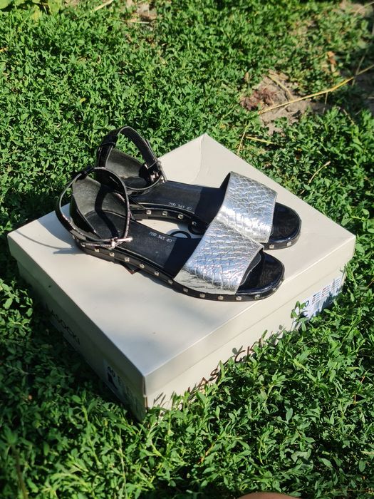 Жіночі босоніжки