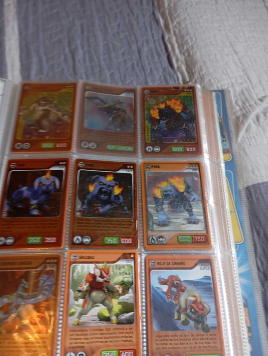 Jogo de cartas colecionáveis InviZimals psvita.