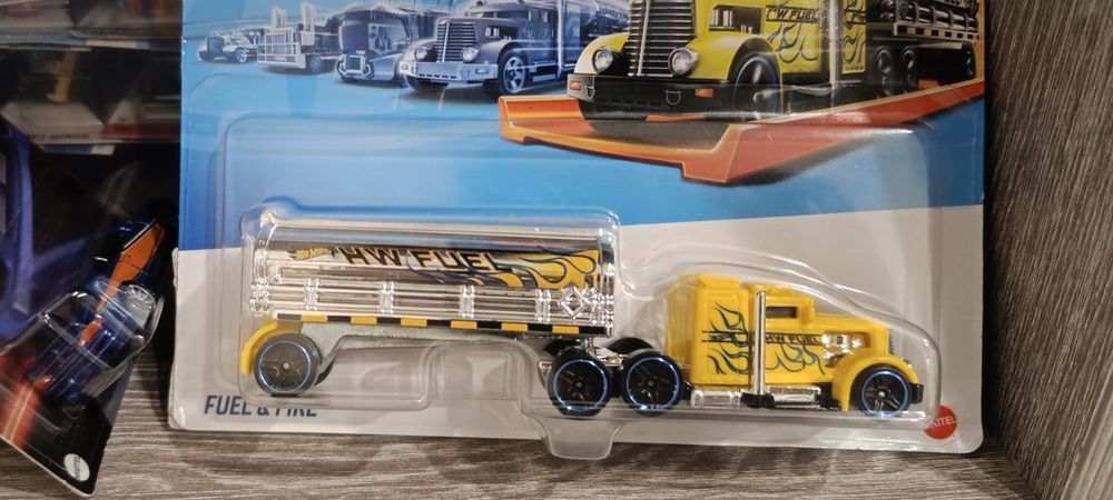Hot wheels track fleet fuel & fire