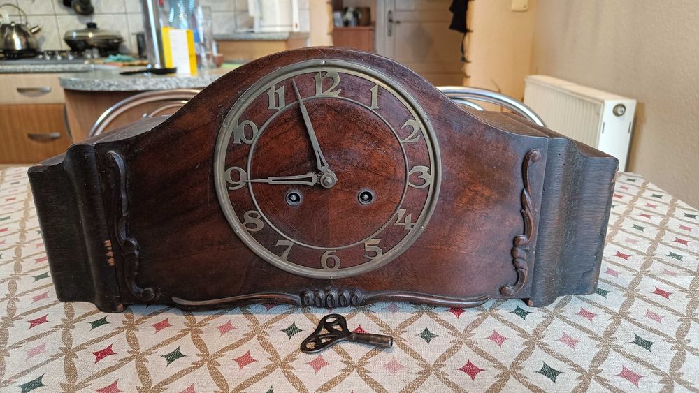 Stary zegar kominkowy