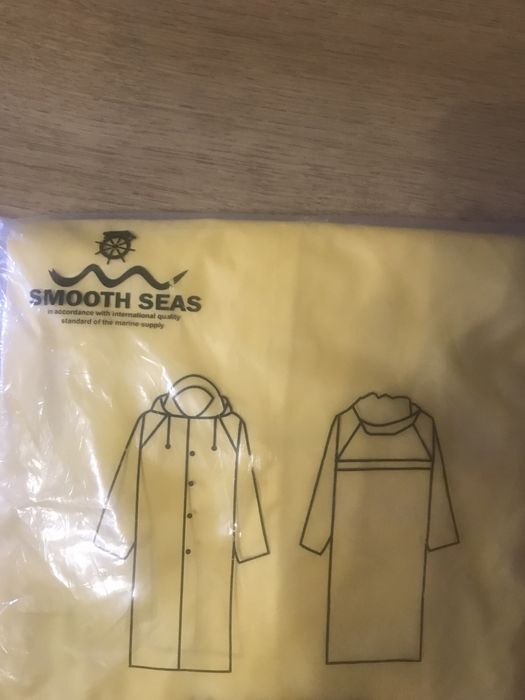 Плащ дождевик новый есть капюшон
