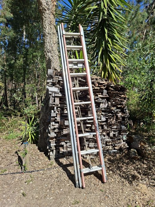 Escada Alumínio/Fibra Tripla c/Corda - 10+10+10 Degraus