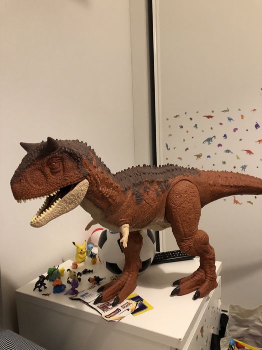 Dinossauro muito giro ,comprei faz 2 meses. .