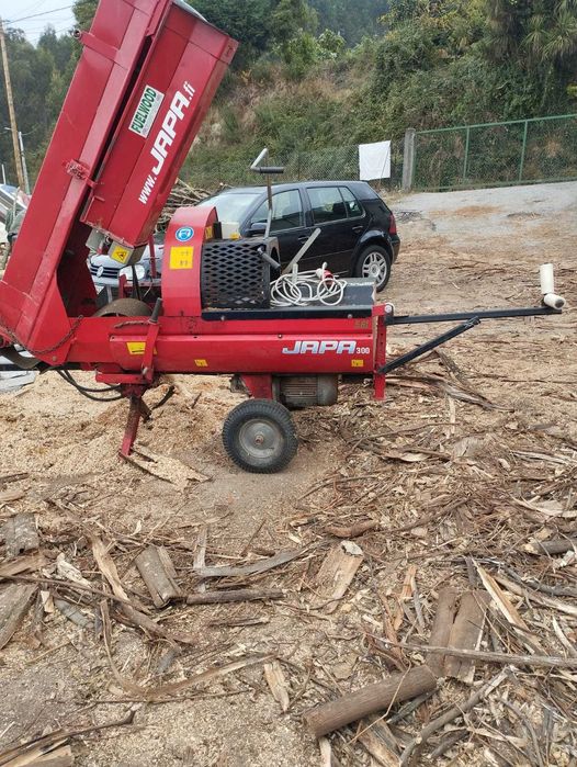 Máquina de Serrar e Rachar Lenha Japa 300