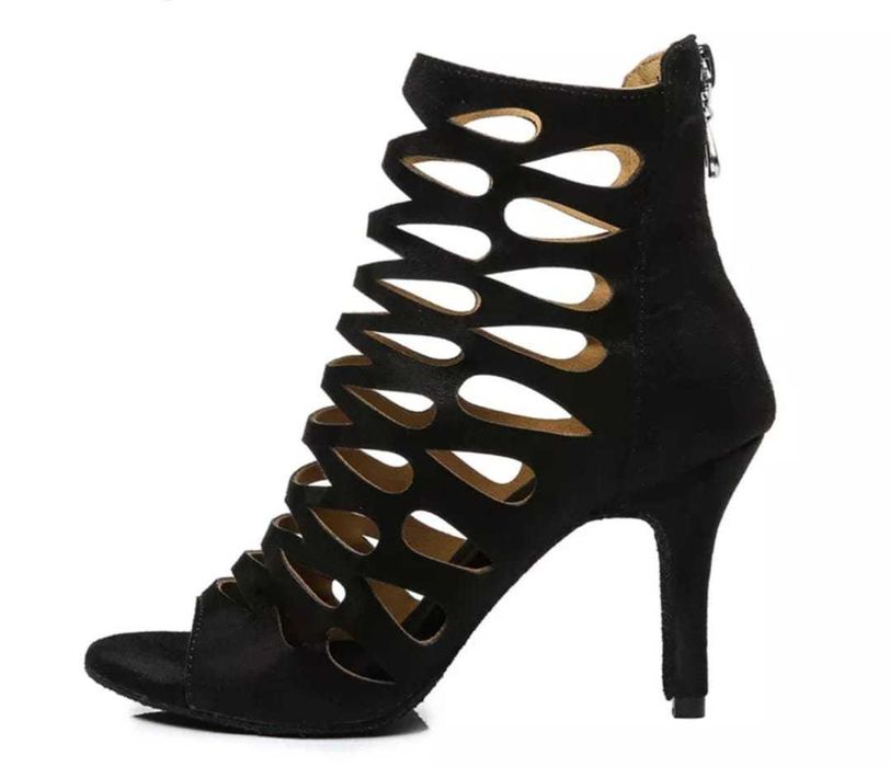 Sapatos/Botas de dança pretas mt elegantes e confor c plataf 2cm-Novas