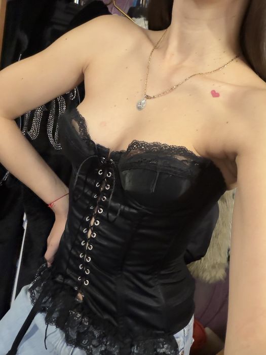 Ідеальний чорний корсет