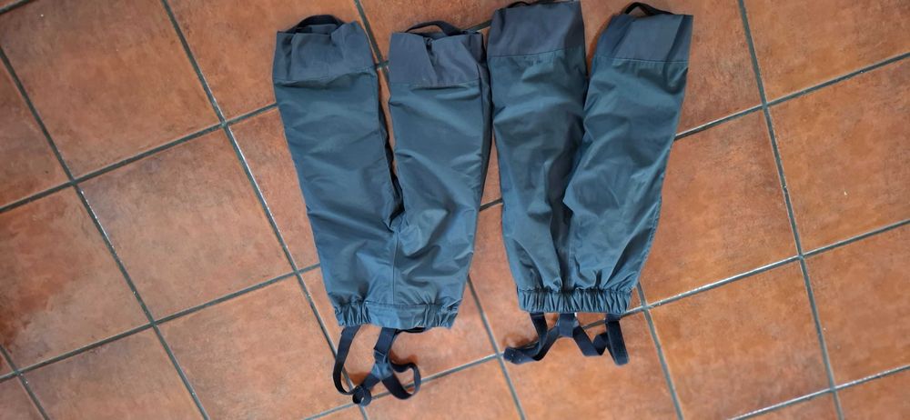 2 calças impermeáveis Decathlon 4 anos (98–104 cm) — ótimo estado