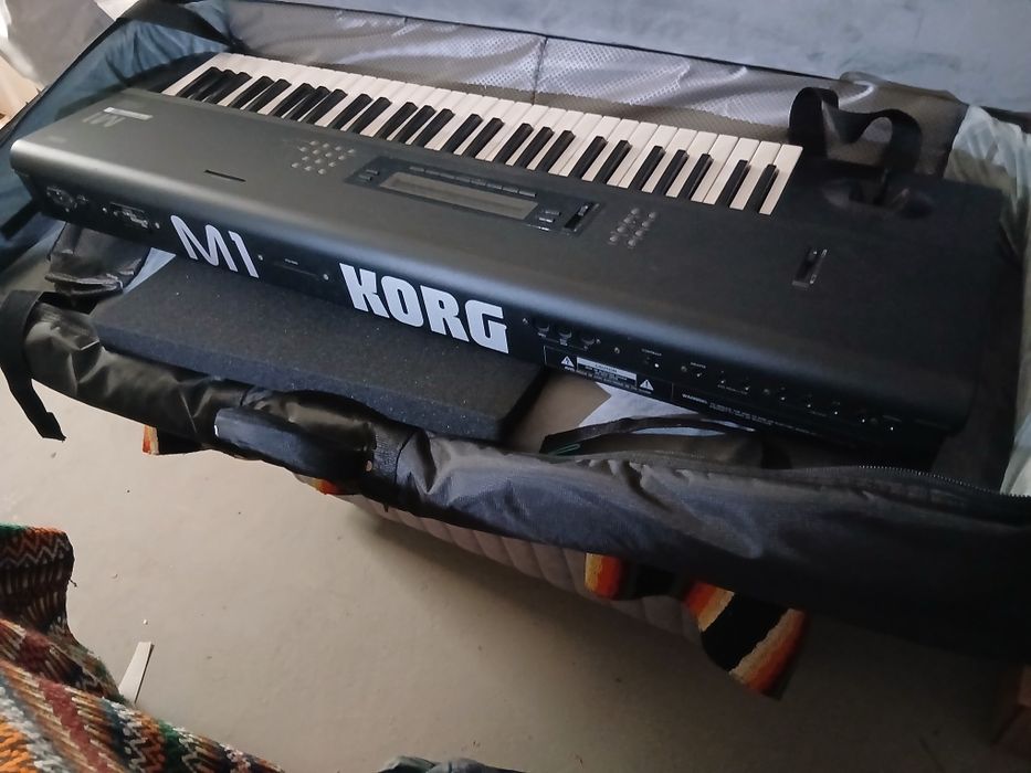 KORG M1 Syntetizador