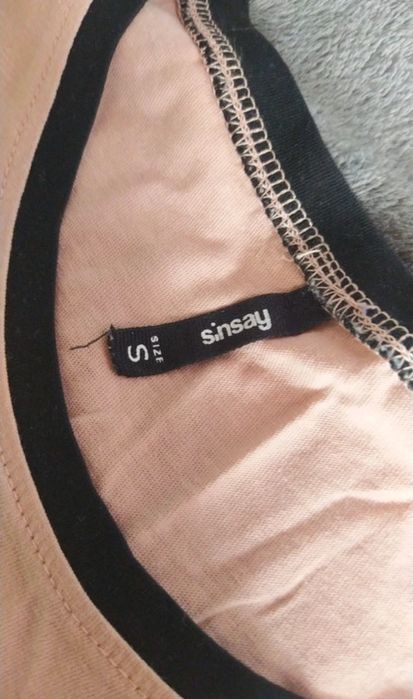 Bluzka z nadrukiem kota.