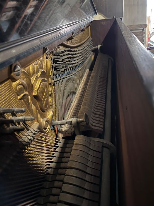 Pianino August Förster Löbau ok. 1930 r. | nr seryjny 62301 | pełna żeliwna rama