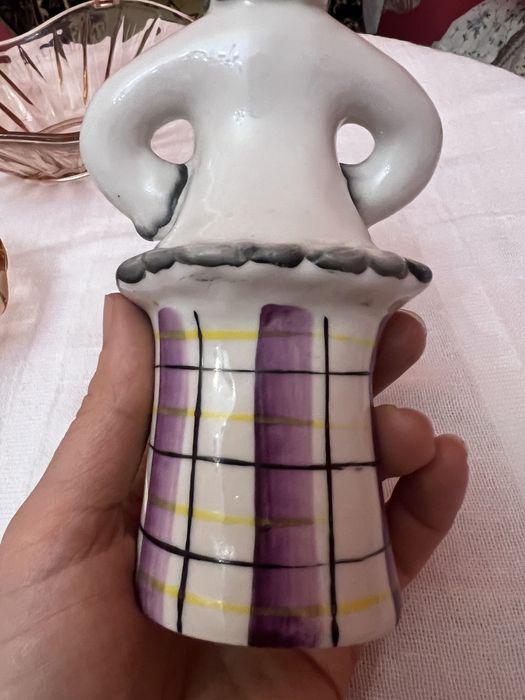 Порцелянова статуетка «Зима» дівчинка в кожушку Гжель