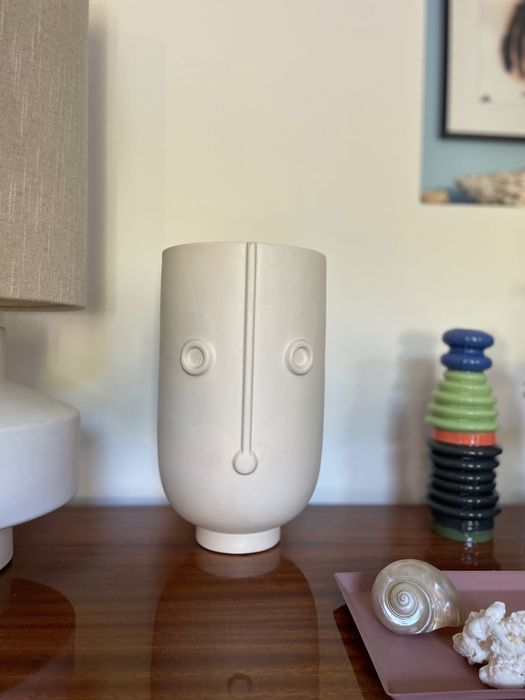 Jarra de cerâmica com cara