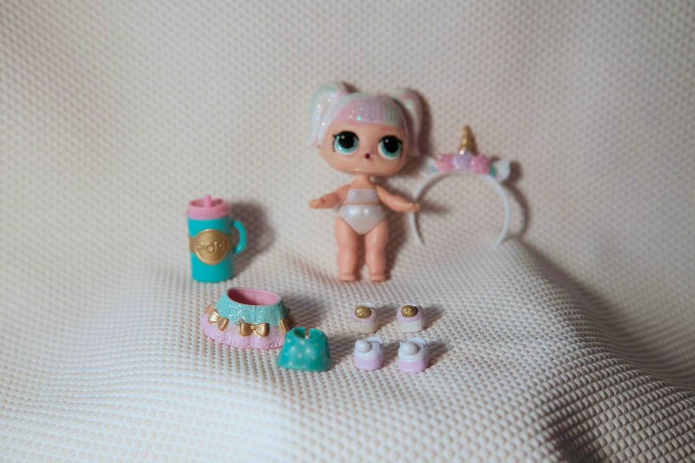 L.O.L. Surprise! Sparkle Series Laleczka Unicorn inne ciało i top