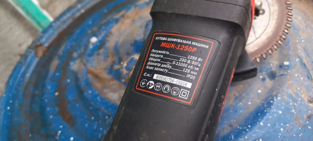 Продам болгурку с дисками