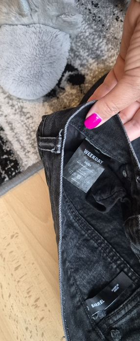 Weekday 33/32 [42] spodnie dżinsowe barrel