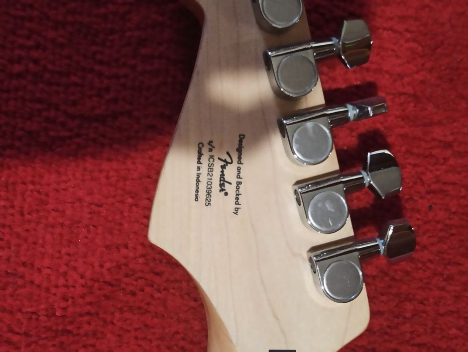 Електрогітара SQUIER by Fender Bullet Stratocaster TREM AWT
Стан нови