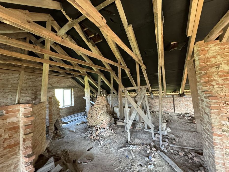 Незавершене будівництво біля Рівного в топовій локації