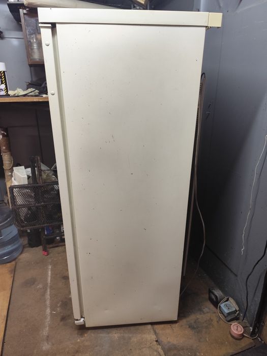 Продам морозилку снайге.