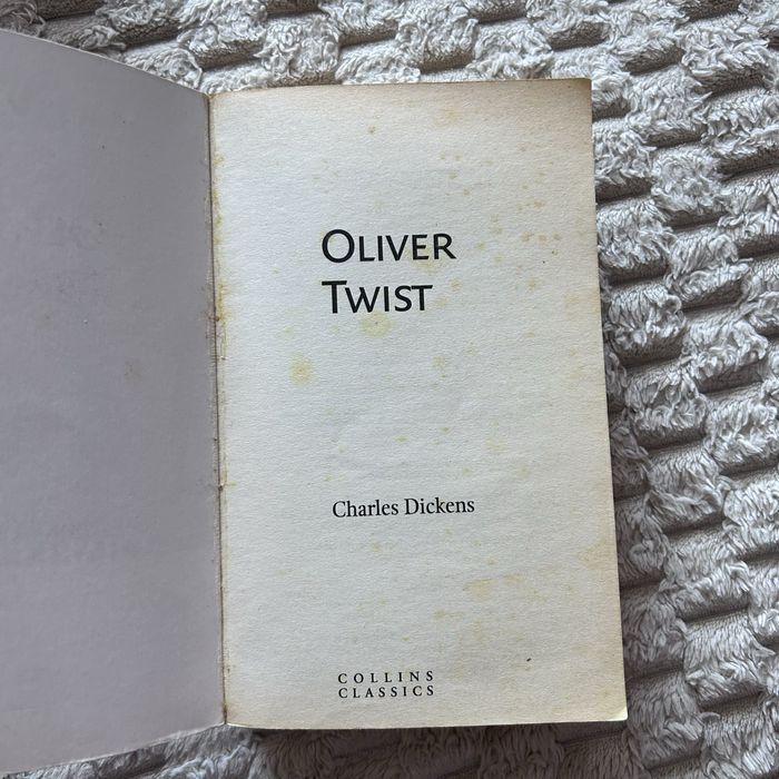 Книга англійською в оригіналі Oliver Twist Charles Dickens Collins