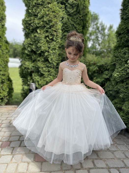 Дитяча сукня на дівчинку доя випуску розмір 122