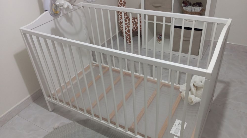 Berço de grandes branco