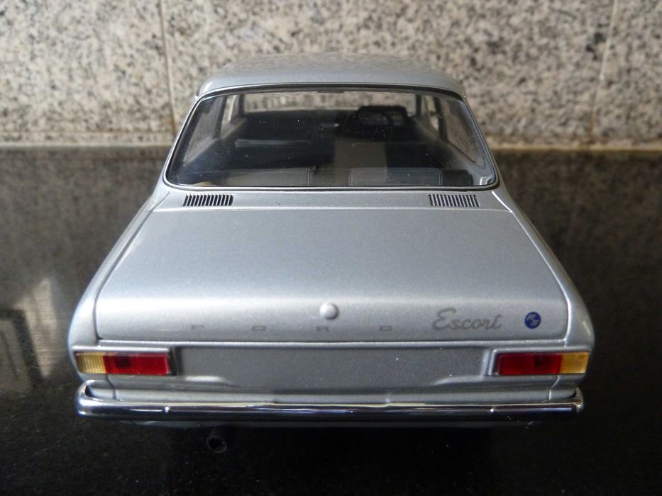 1:18 Minichamps, Ford Escort RS 1600 "AVO", 1970, AutoArt