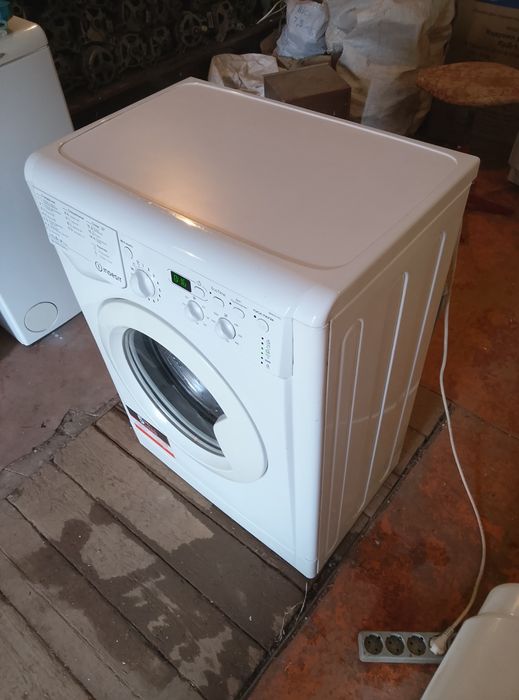 Рабочая стиральная машина