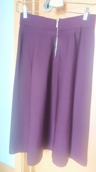 Saia Midi  ligeiramente acima do joelho