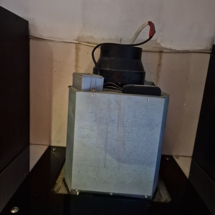 Okap kuchenny  metalowy  komin miejsce do przyczepienia magnesów